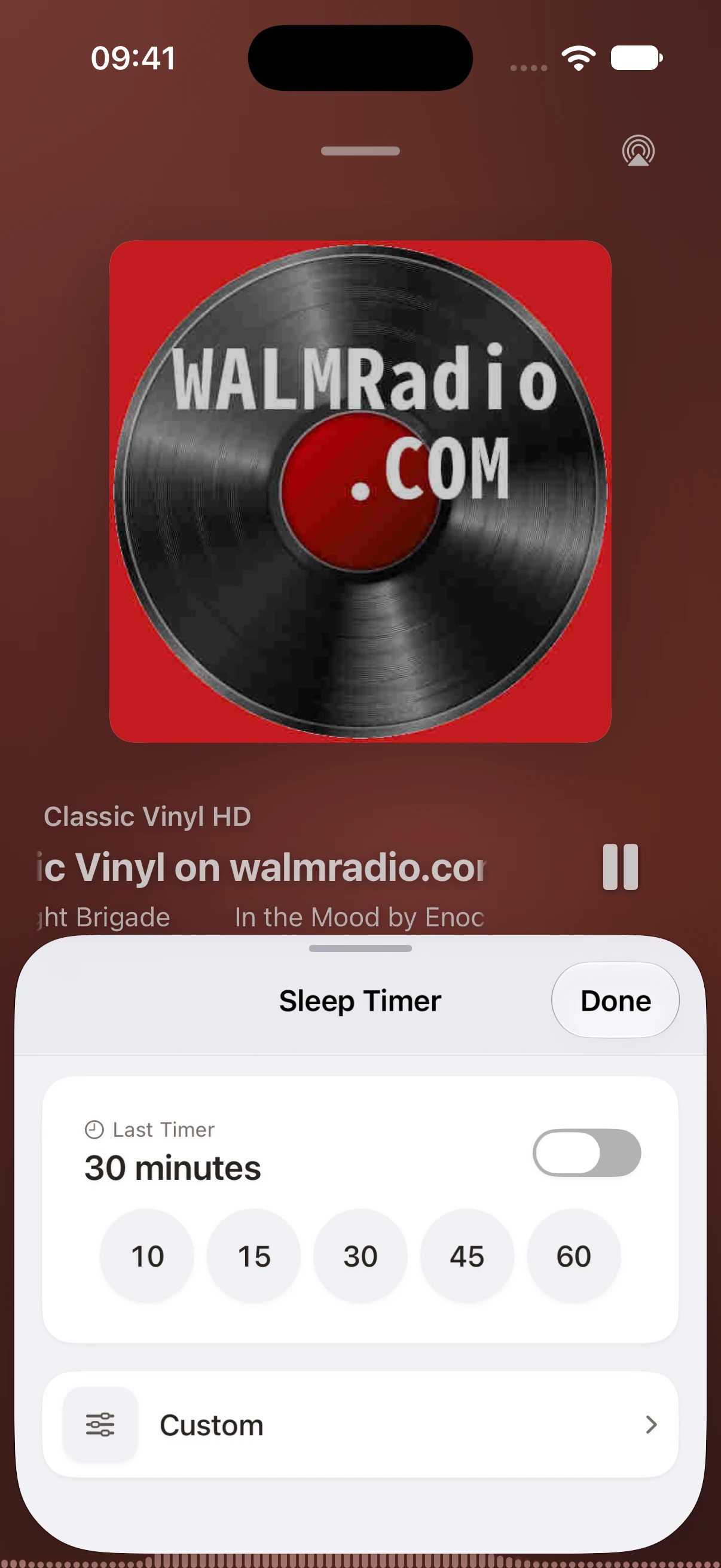 TuneRadar’s English sleep timer on iPhone, with preset durations and a custom timer option